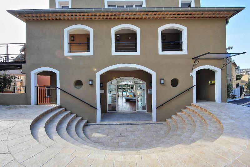 Adonis Mougins Aparthotel Bagian luar foto
